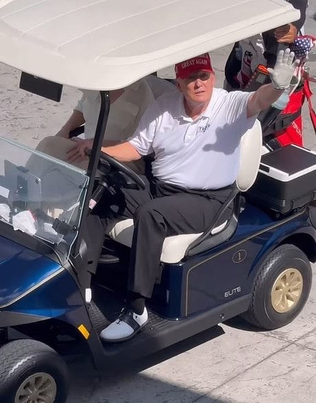 Trump joue au golf