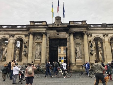 porte mairie brûlée