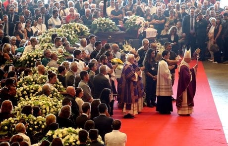 Hommage aux victimes de la catastrophe de genes
