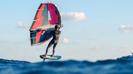 Aile Gaastra : 919 euros ; planche Tabou Rocket : 1 399 euros ; foil GA Carbon UHM : 1 779 euros. newsports-france.com