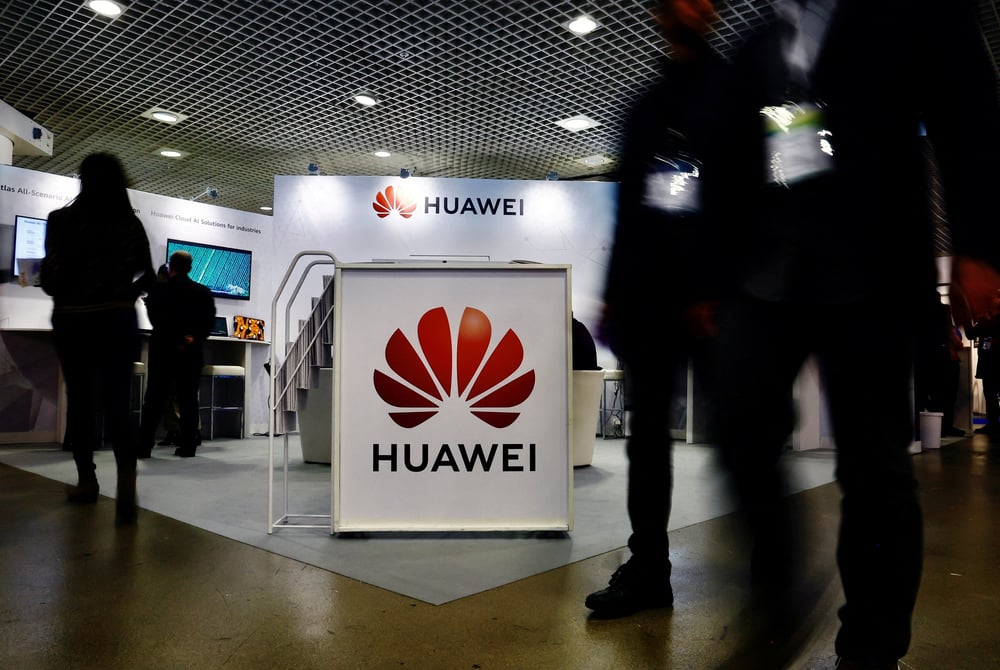 Photo d'archives du logo huawei a cannes, en france
