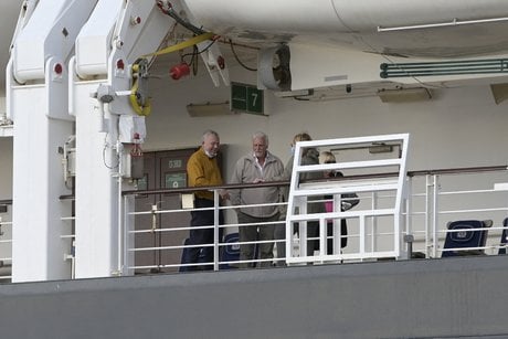 Covid, cruises, The Queen Elizabeth,