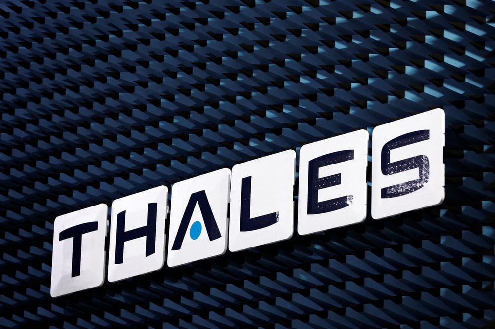 Le logo du groupe thales a son usine de radar a limours
