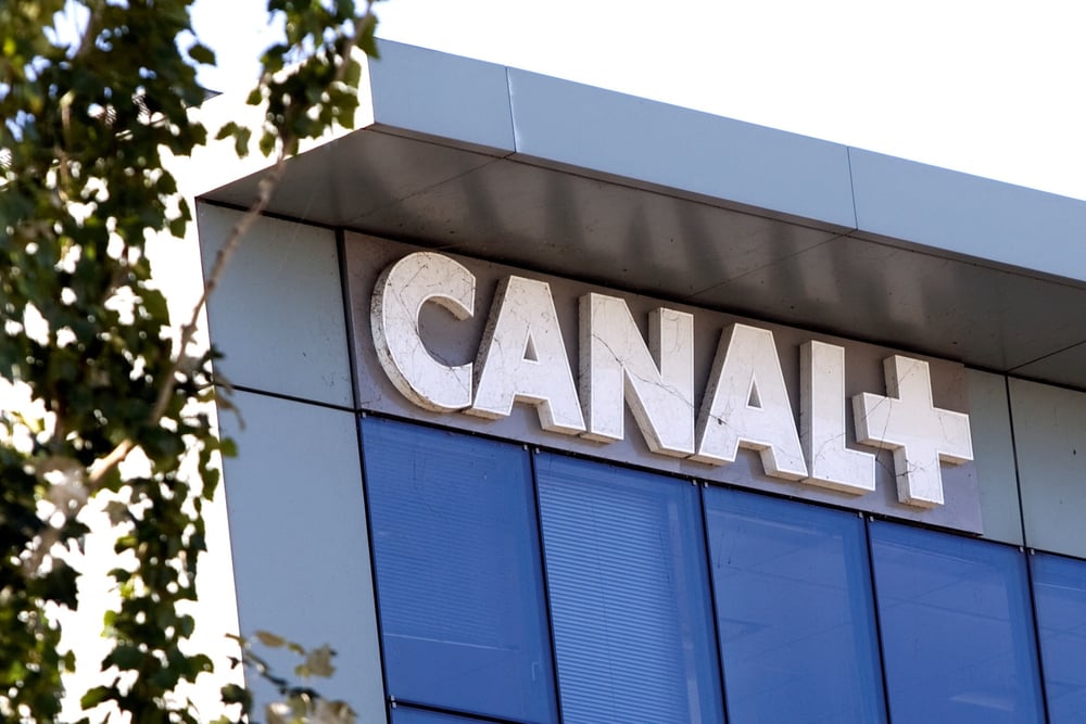 Photo d'archives du logo de canal+ a boulogne-billancourt