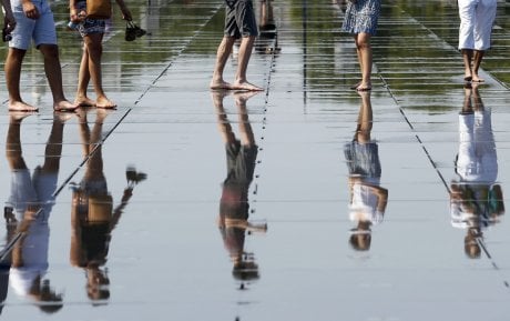 Canicule, vague de chaleur, soleil, hausse des températures, réchauffement climatique, Ville, pollution, Paris, miroir d'eau, sécheresse, aridité,