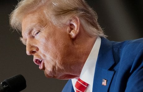 L'ancien president des etats-unis et candidat republicain a l'election presidentielle donald trump fait campagne a clinton