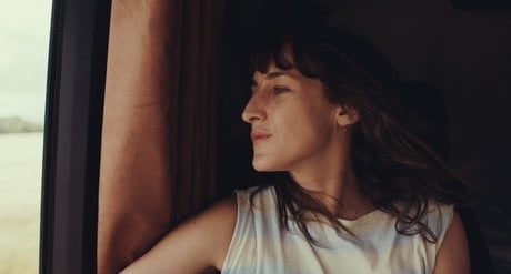 Partir un jour, d'Amélie Bonnin, avec Juliette Armanet, Bastien Bouillon, François Rollin, Tewfik Jallab, Dominique Blanc. 1 h 38. Sortie mercredi.