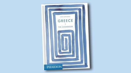 La Bible pour une autre version de la spanakopita et pour tester le meilleur de la Grèce en recettes : « Grèce - Le livre de cuisine », par Vefa Alexiadou, Phaidon, 704 pages.