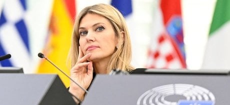 UE