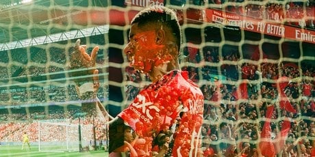 Cliché en surimpression, avec Marcus Rashford et les spectateurs de Wembley, le 25 mai.