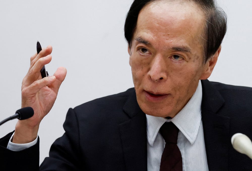 Le gouverneur de la banque du japon (boj), kazuo ueda, participe a une conference de presse a tokyo