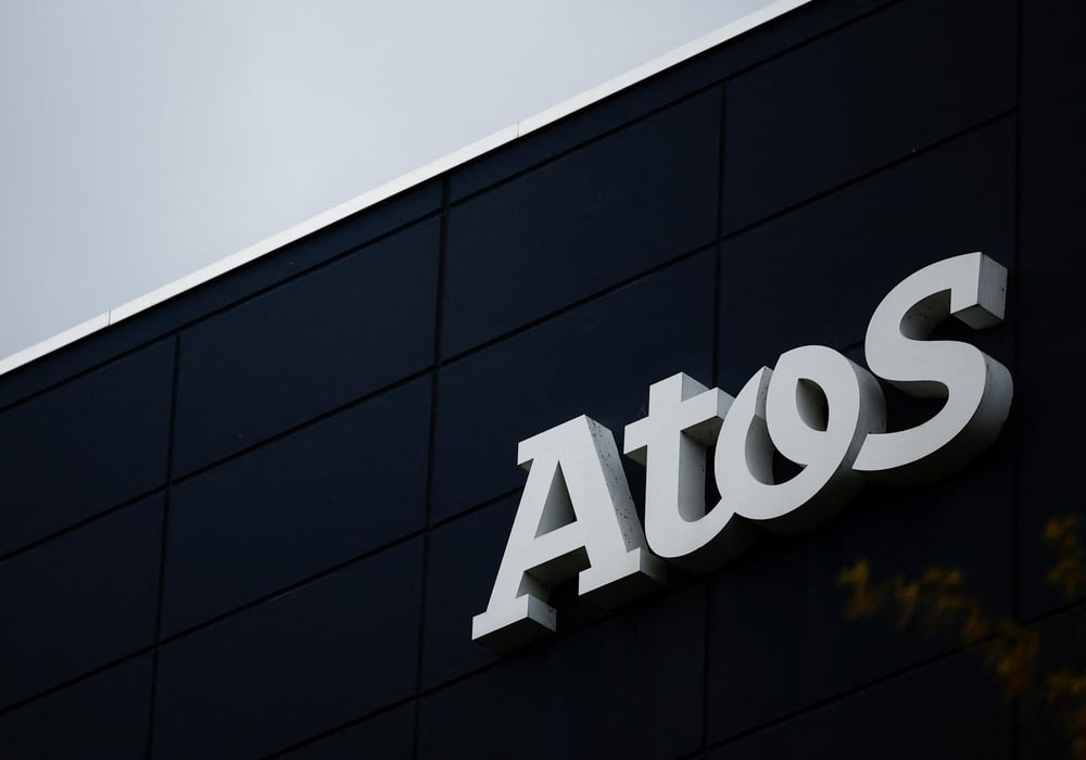 Le logo atos sur un batiment de l'entreprise a nantes