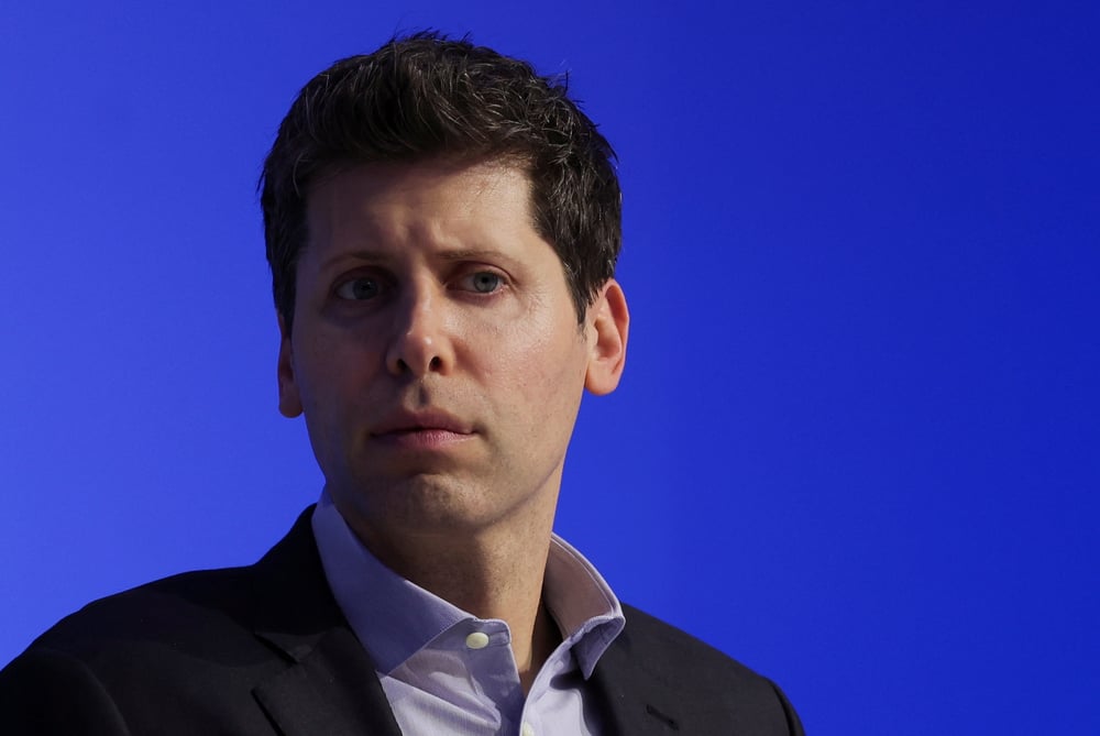 Sam altman vient d'etre limoge de son poste de directeur general d'openai