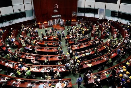 Intervention de la police au parlement de hong kong
