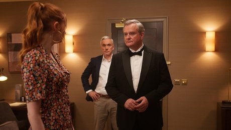 Entre Douglas Bellowes (Hugh Bonneville)  et sa fille de 19 ans Claudia (Madeleine Power),  le fossé générationnel semble infranchissable.