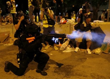 Un millier de policiers au parlement de hong kong