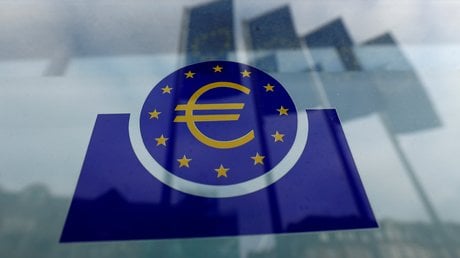 La bce doit rester accommodante tant que l'inflation est sous 2%, selon panetta