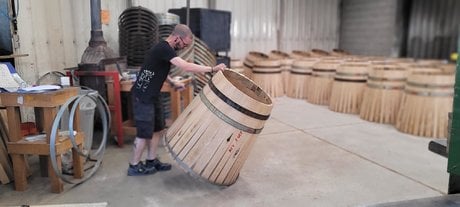 Pour les cercles galvanisés qui entourent le tonneau, l’entreprise travaillent depuis des années avec Girondor, à Chalon-sur-Saône