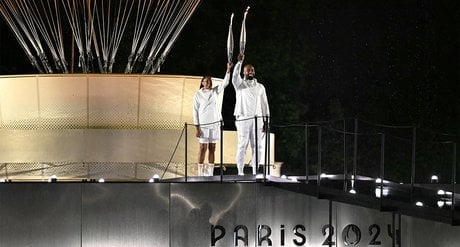 Un an après que Marie-José Perec et le judoka français Teddy Riner n'aient embrasé la vasque olympique lors de la cérémonie d'ouverture des Jeux Olympiques de Paris, l'heure est au bilan.