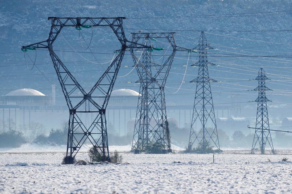 centrale nucléaire, Saint-Vulbas, à 44 km à l'est de Lyon, hiver, pylones, EDF, RTE, électricité,