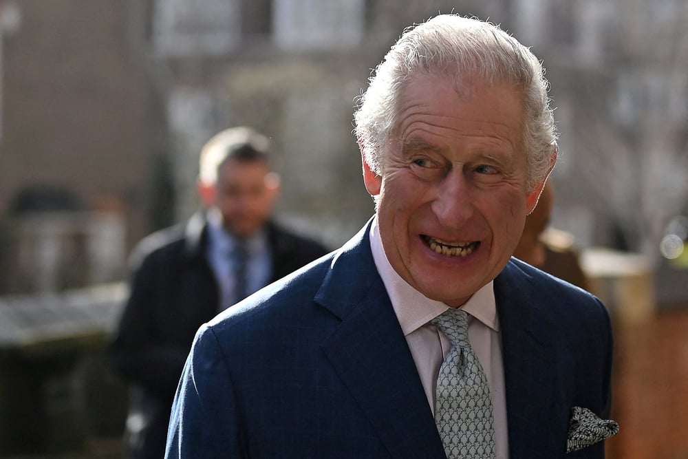 Le roi charles de grande-bretagne visite le musee leighton house, dans l'ouest de londres