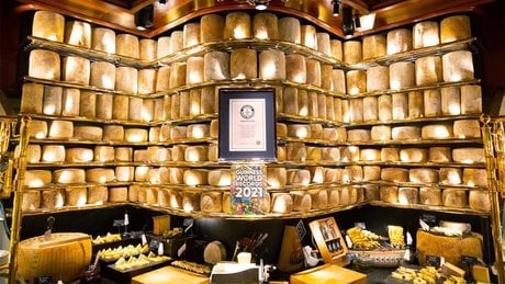 Le buffet de fromages fait bien 30 mètres de long avec 111 références.