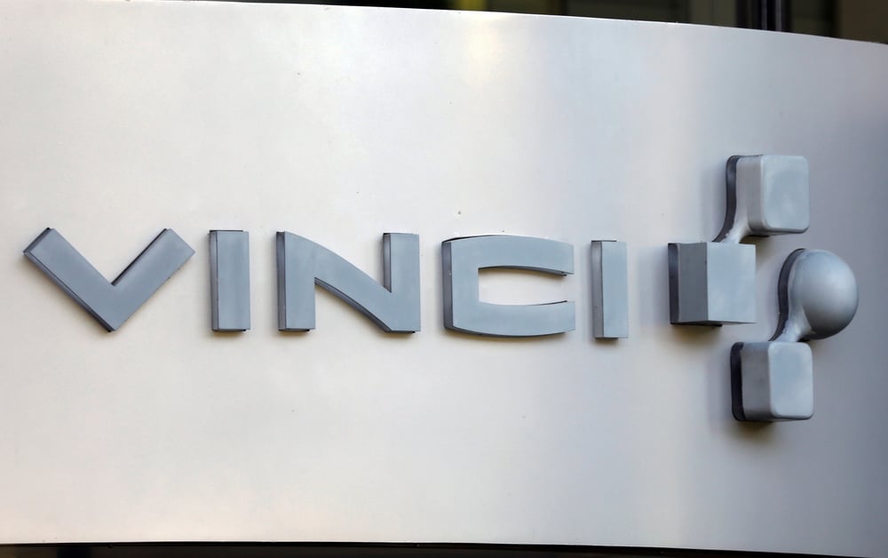 Le logo de vinci est photographie au siege de la societe a rueil-malmaison pres de paris