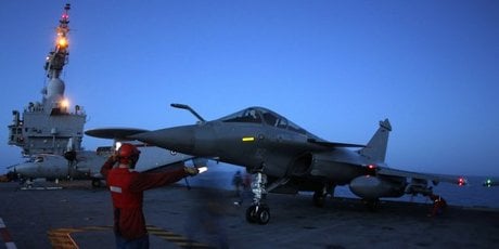 Emmanuel Macron porte-avions Charles de Gaulle