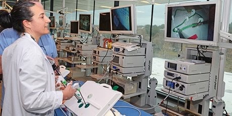 Faculté de médecine de Montpellier : entrainement chirurgical