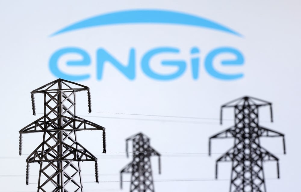 Illustration montrant des miniatures de pylones de transmission d'energie electrique et le logo engie