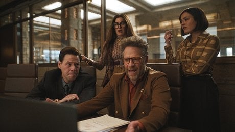 De gauche à droite : Sal Saperstein (Ike Barinholtz), Maya (Kathryn Hahn) et Matt Remick (Seth Rogen).