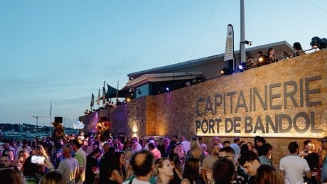 Les soirées musicales « Ya Degun sur le toit » à la capitainerie de Bandol
