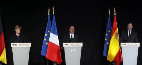 Crash conférence Hollande Merkel Rajoy Après s'être rendus sur les lieux du drame, ce mercredi 25 mars 2015, Angela Merkel, François Hollande et Mariano Rajoy se sont réunis pour une conférence à Seyne-les-Alpes.