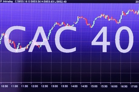 Les informations sur les actions du cac 40 sont affichees dans la salle des marches au siege d'euronext a la defense
