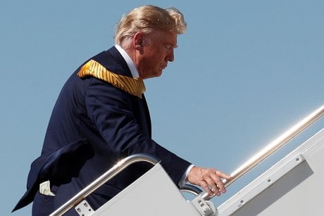Trump, Air Force One, Mountain View,