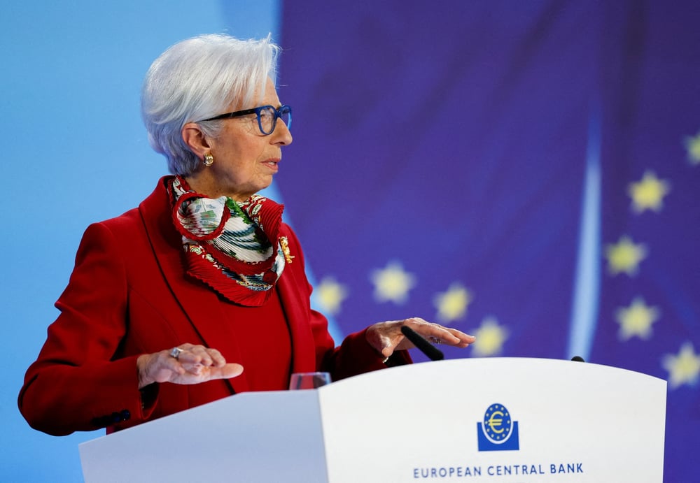 La presidente de la bce christine lagarde lors d'une conference de presse