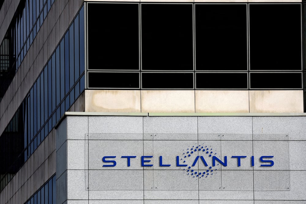 Logo de stellantis