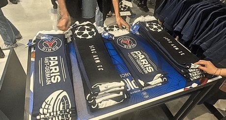 Les écharpes du PSG pour la finale