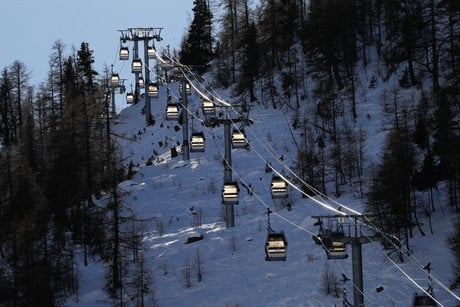 France: les remontees mecaniques des stations de ski ne rouvriront sans doute pas de la saison