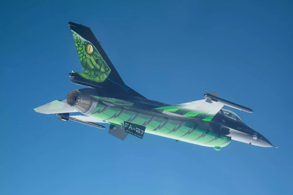 Le F-16 Solo Diplay Dream Viper en vol.