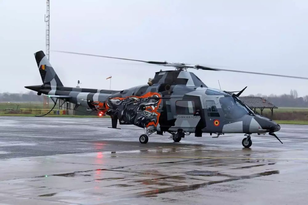 Razzle Blades, l'hélicoptère léger A-109 Agusta de démonstration de la Composante Air.