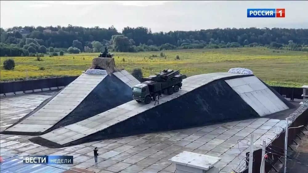 Deux Pantsir S1 sur les nouveaux monticules créés dans les environs de Moscou.
