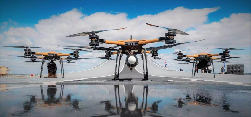 Drone Malloy T150 en différentes configurations sur le pont d'envol du porte-avions anglais Prince of Wales_Malloy.jpeg