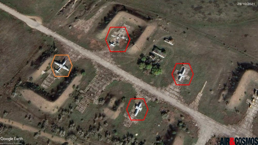 Carcasses d'hydravions Be-12 Mail sur la base de Kacha (Crimée). En orange, en entretien ou démentèlement et en rouge, épave.