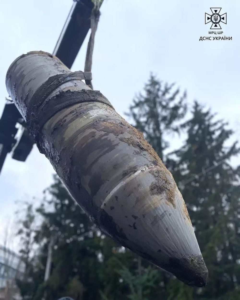La tête du missile Kinzhal retrouvé en Ukraine, dans un district de Kiev.