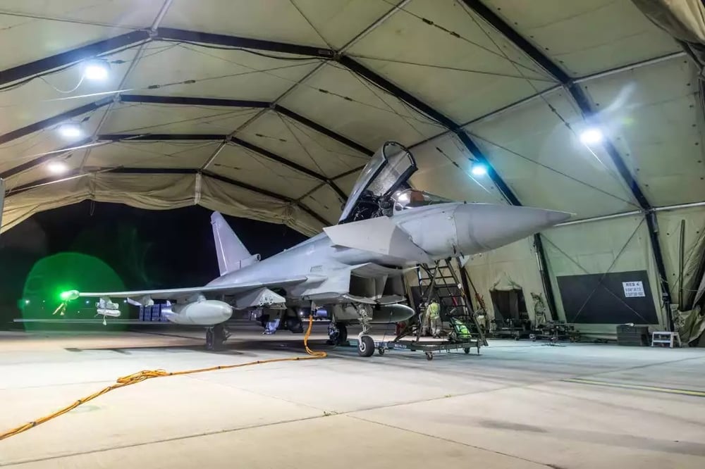 Configuration d'un des quatre Typhoon après avoir frappé des cibles au Yémen (12 janvier 2024). Le pod Litening est visible sur cette image.