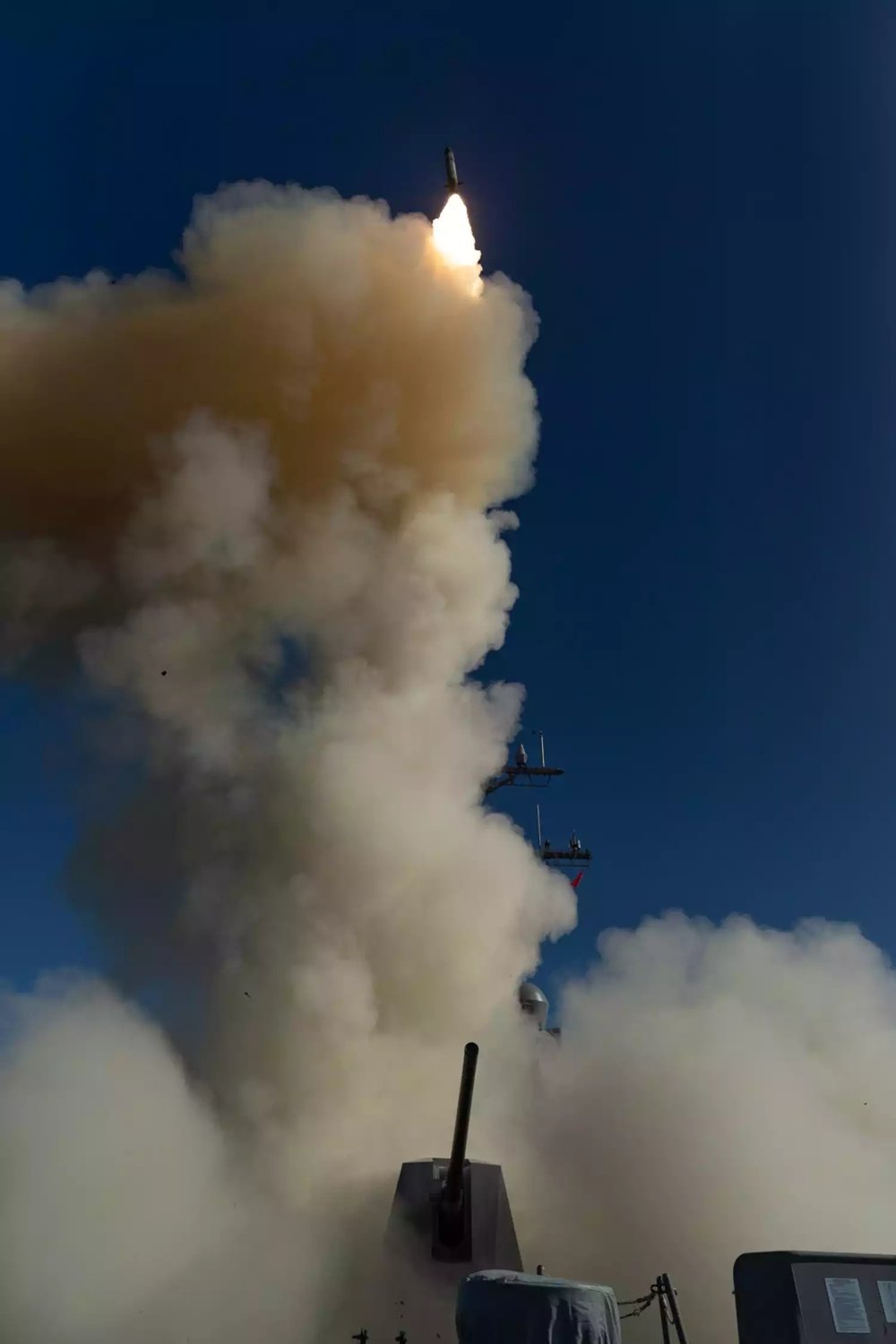 Tir d'un missile SM-3 Block IIA depuis le destroyer lance-missiles USS MacCampbell (DDG-85, classe Arleigh Burke IIA) lors de l'essai FTO-23 (8 février 2024).