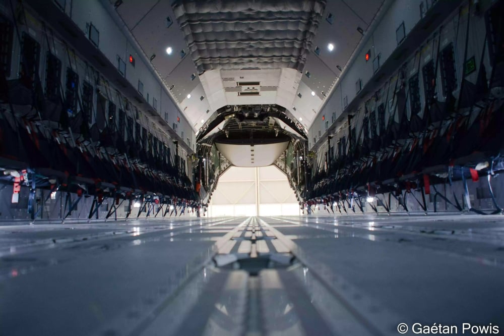 La soute de l'A400M luxembourgeois (CT-01) avec les sièges abaissés.