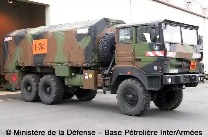 Camion-citerne Renault TRM 10000 ACH français.