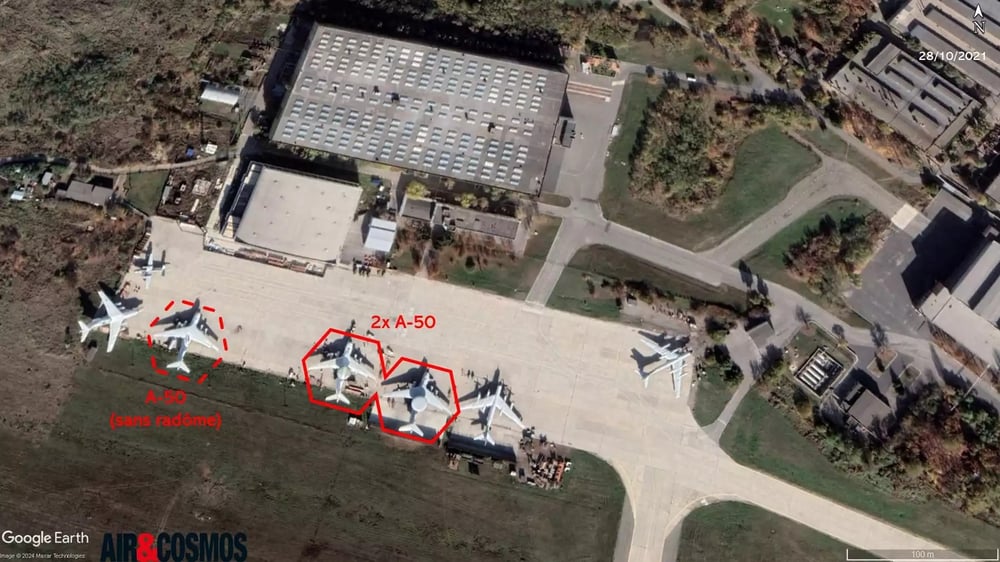28 octobre 2021, deux A-50 et un A-50 devant les installations de Beriev (Taganrog).